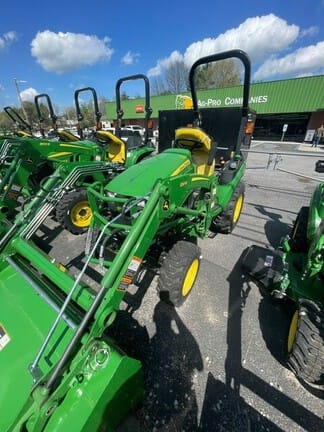 2025 John Deere 2025R Equipment Image0