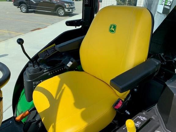 Image of John Deere 2025R equipment image 4