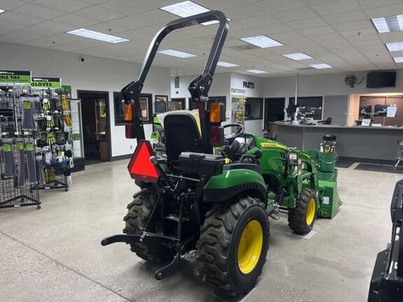 Image of John Deere 2025R equipment image 4