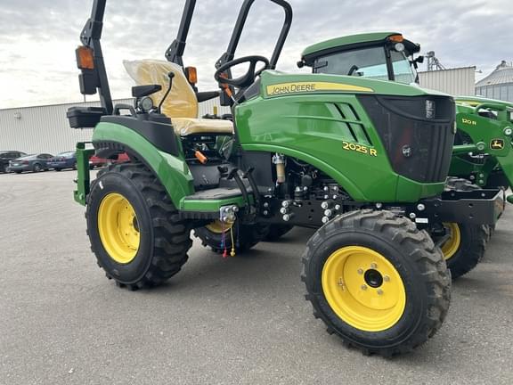 Image of John Deere 2025R Image 0