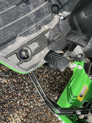 Image of John Deere 2025R equipment image 4