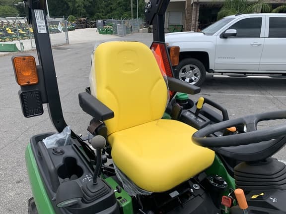 Image of John Deere 2025R equipment image 4