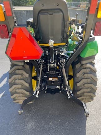 Image of John Deere 2025R equipment image 3