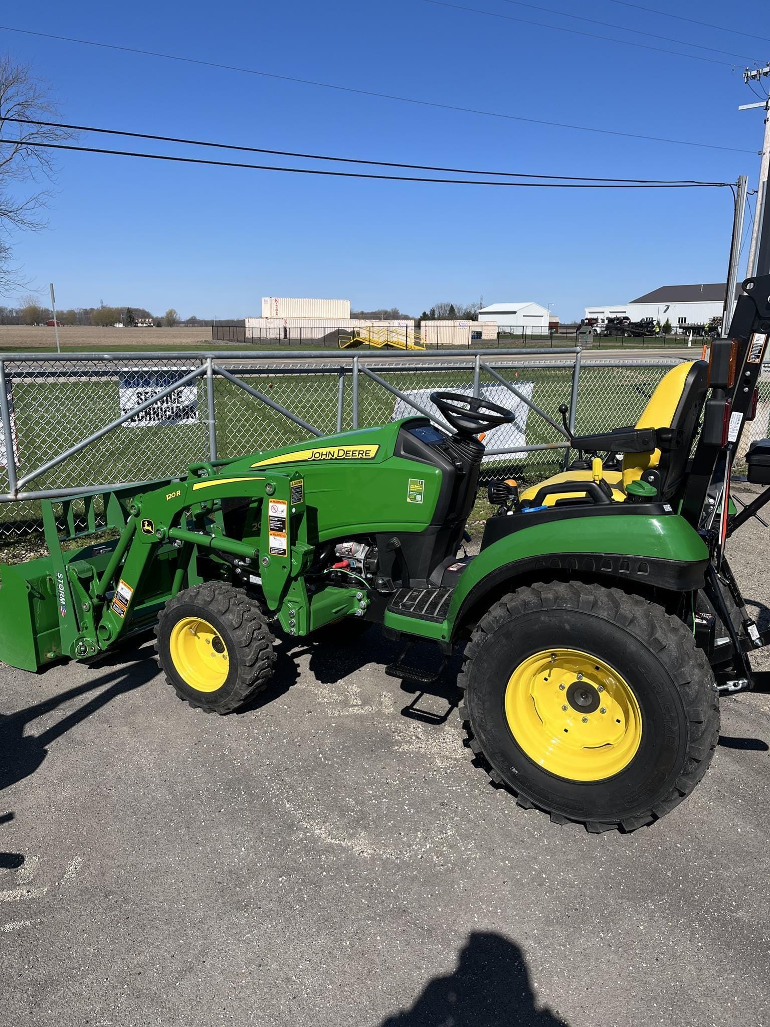 2025 John Deere 2025R Equipment Image0