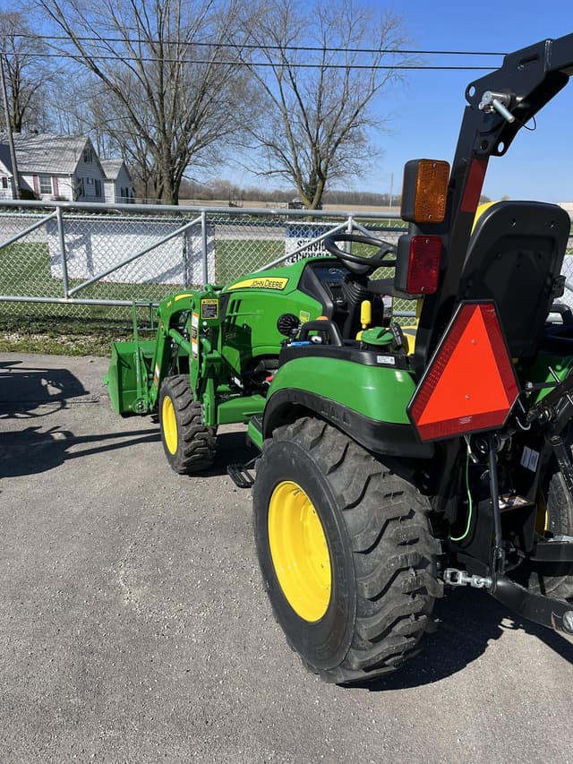 Image of John Deere 2025R equipment image 3