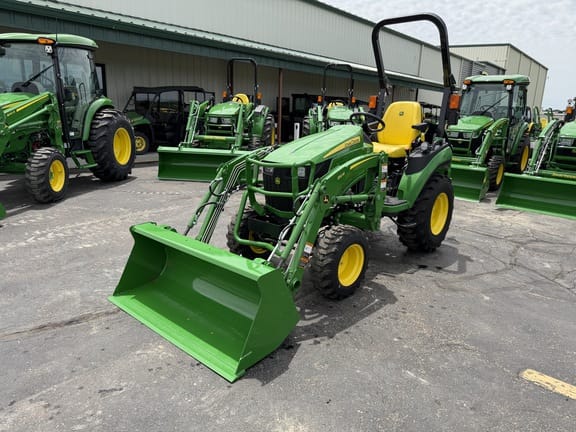 2025 John Deere 2025R Equipment Image0
