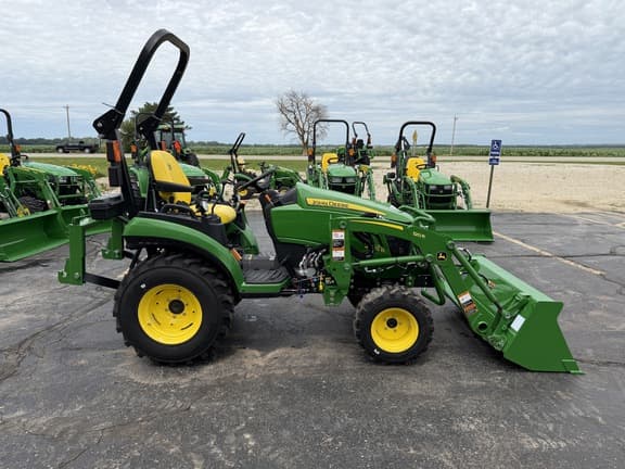 Image of John Deere 2025R equipment image 3