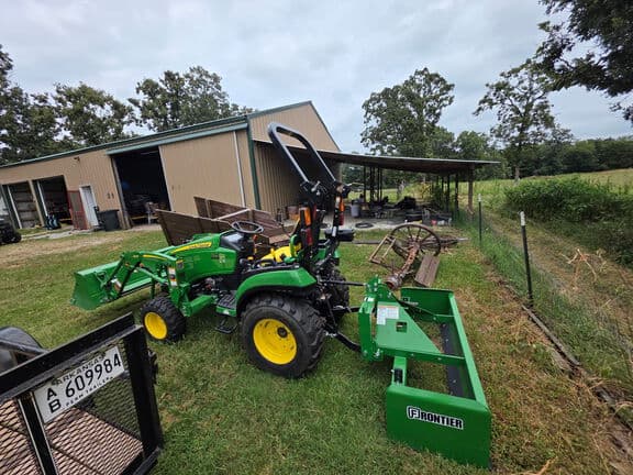 Image of John Deere 2025R equipment image 3