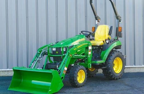 Image of John Deere 2025R equipment image 2