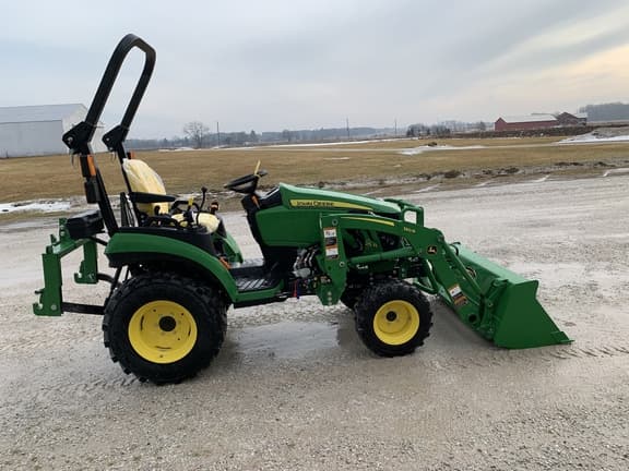 Image of John Deere 2025R equipment image 4