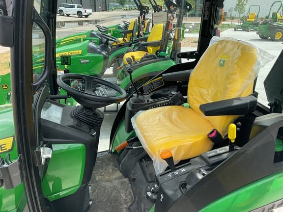 Image of John Deere 2025R equipment image 4