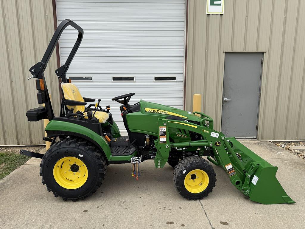 Image of John Deere 2025R Image 0
