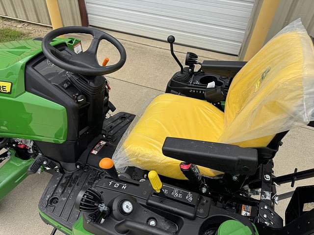 Image of John Deere 2025R equipment image 1
