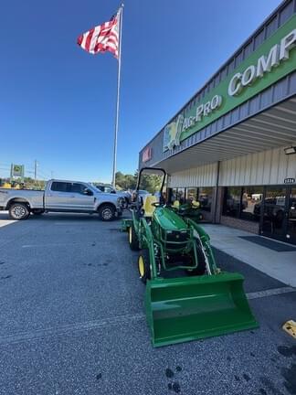 Image of John Deere 2025R equipment image 2