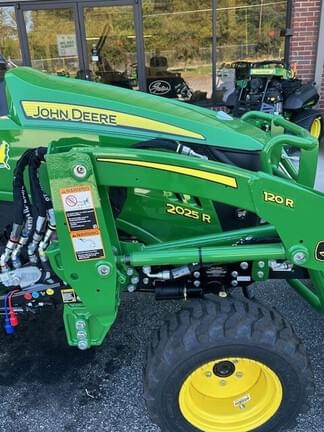 Image of John Deere 2025R equipment image 1
