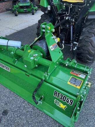Image of John Deere 2025R equipment image 4