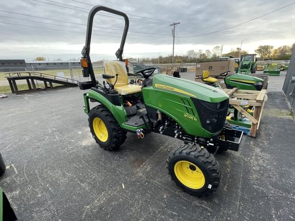 2025 John Deere 2025R Equipment Image0