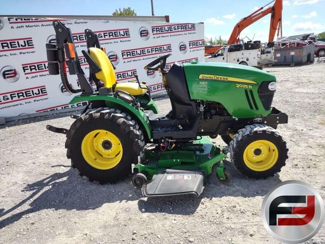 Image of John Deere 2025R equipment image 3