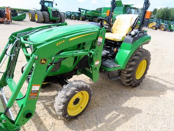 Image of John Deere 2032R equipment image 4