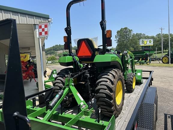 Image of John Deere 2032R equipment image 4