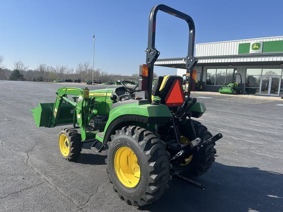 Image of John Deere 2032R equipment image 2