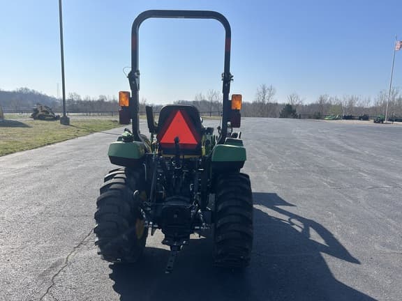 Image of John Deere 2032R equipment image 3