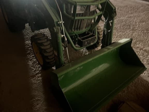 Image of John Deere 2032R equipment image 4