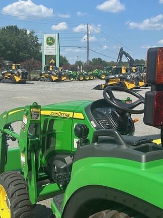 Image of John Deere 2032R equipment image 4