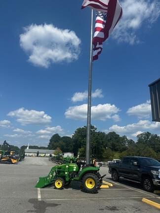 Image of John Deere 2032R equipment image 1