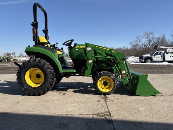 Image of John Deere 2032R equipment image 3