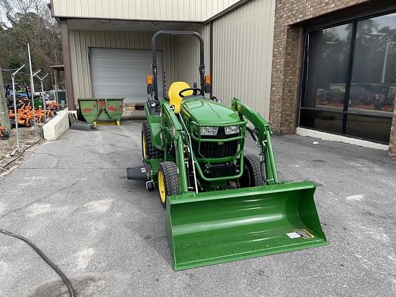 Image of John Deere 2032R equipment image 3