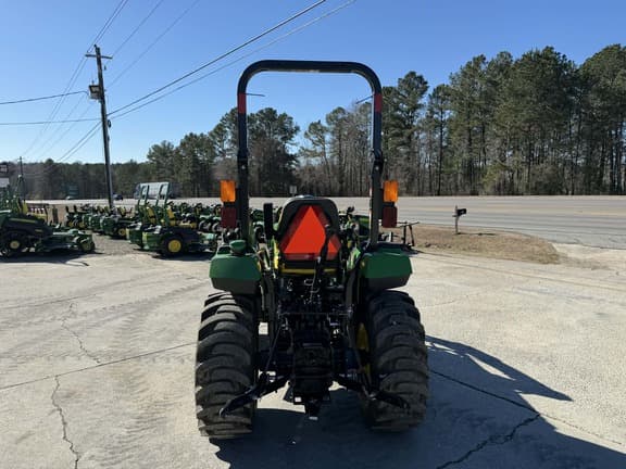 Image of John Deere 2032R equipment image 4