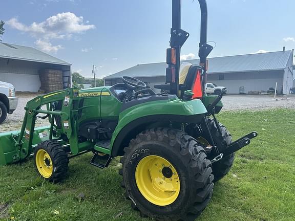 Image of John Deere 2032R equipment image 2