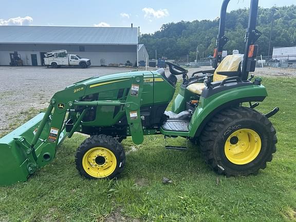 Image of John Deere 2032R equipment image 1