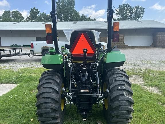 Image of John Deere 2032R equipment image 3