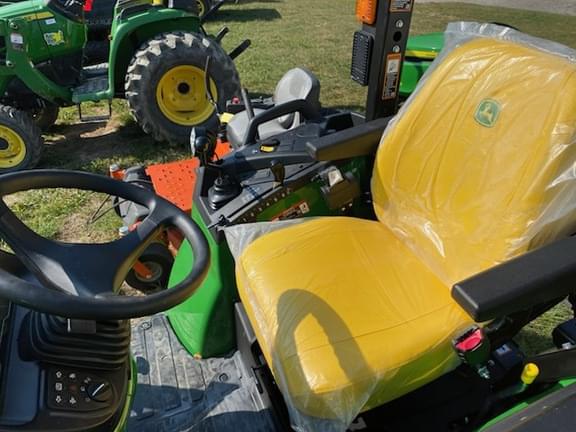 Image of John Deere 2032R equipment image 3