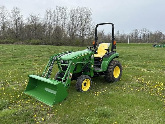 Image of John Deere 2032R equipment image 1