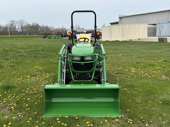 Image of John Deere 2032R equipment image 3