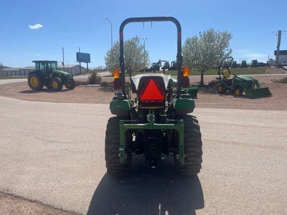 Image of John Deere 2032R equipment image 3