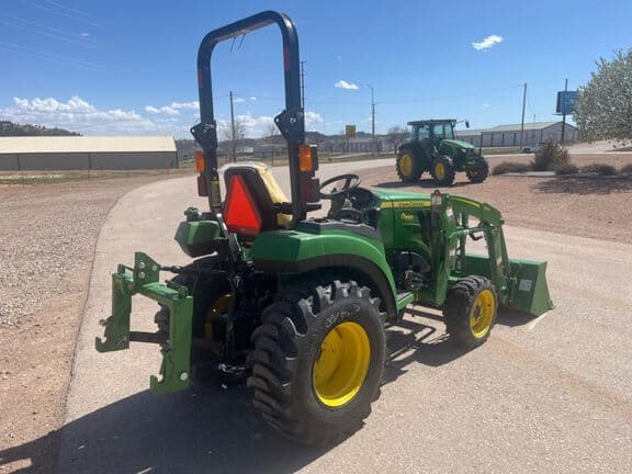Image of John Deere 2032R equipment image 4