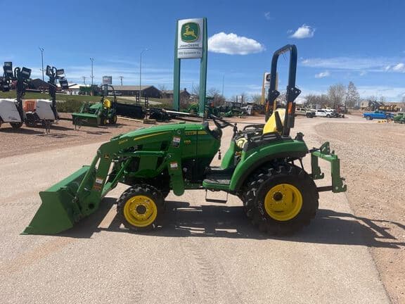 Image of John Deere 2032R equipment image 1