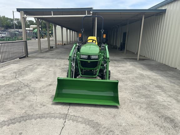 Image of John Deere 2032R equipment image 3