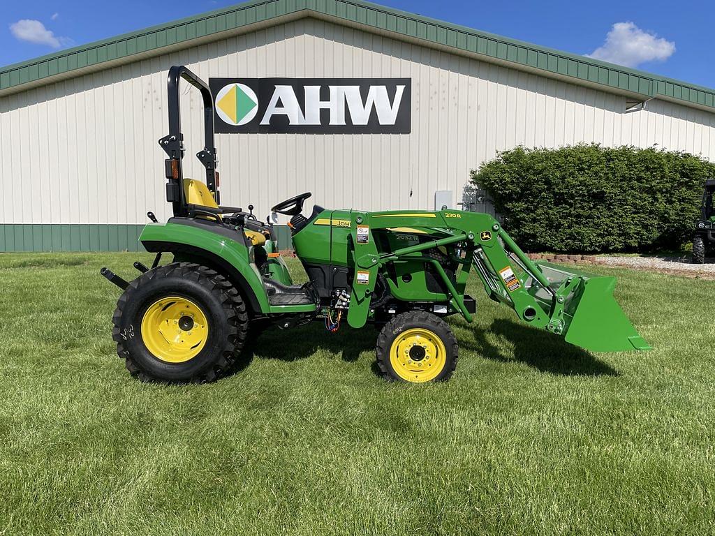 Image of John Deere 2032R Image 1