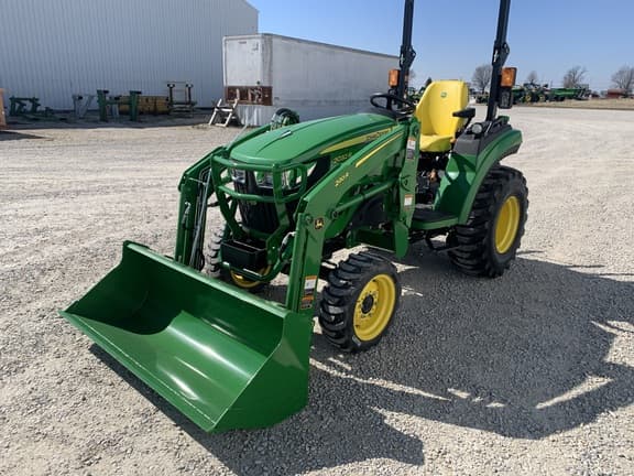 Image of John Deere 2032R equipment image 1