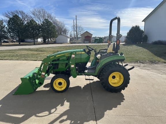 Image of John Deere 2032R equipment image 1