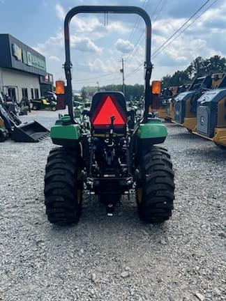 Image of John Deere 2032R equipment image 3