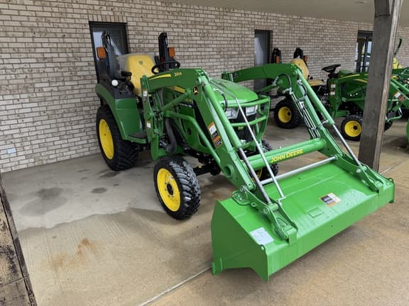 Image of John Deere 2032R equipment image 3