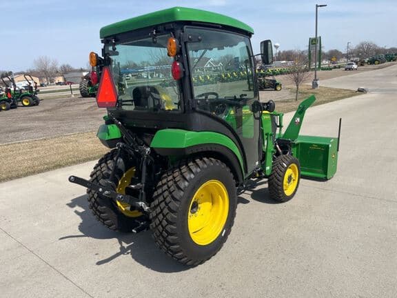 Image of John Deere 2032R equipment image 2