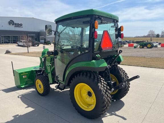 Image of John Deere 2032R equipment image 4
