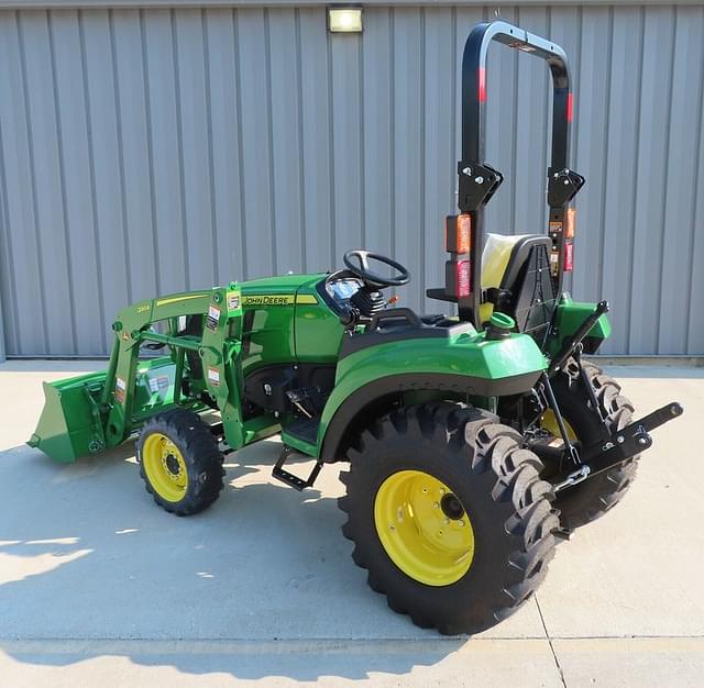 Image of John Deere 2032R equipment image 3